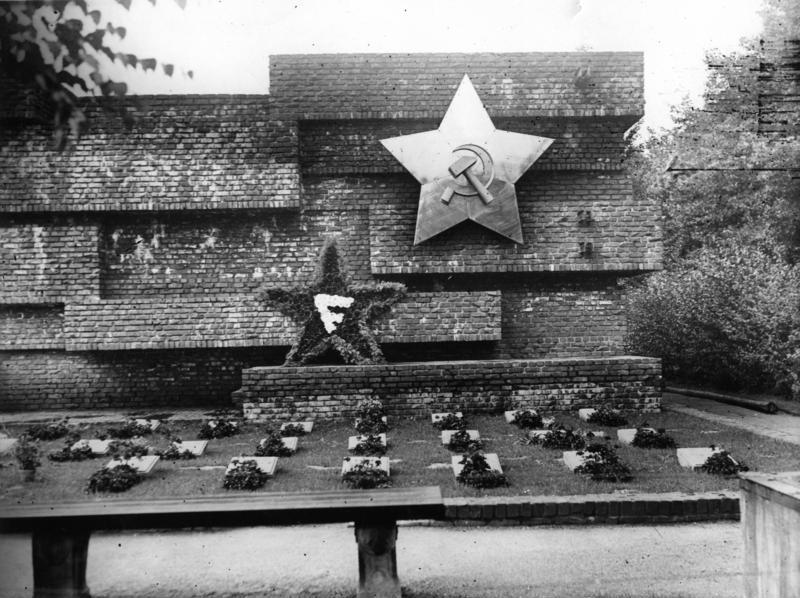 Berlin-Friedrichsfelde, Revolutionsdenkmal